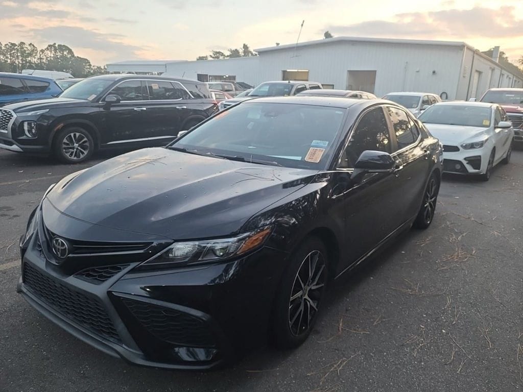 Used 2021 Toyota Camry SE Sedan