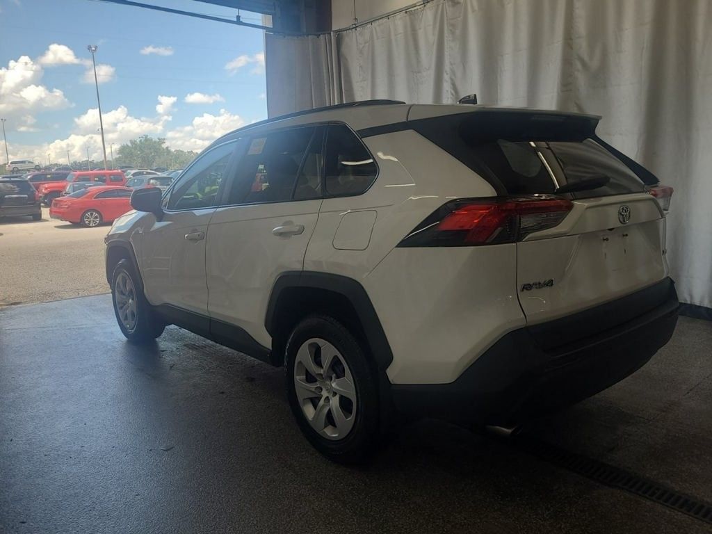 2020 Toyota RAV4 XLE photo 2