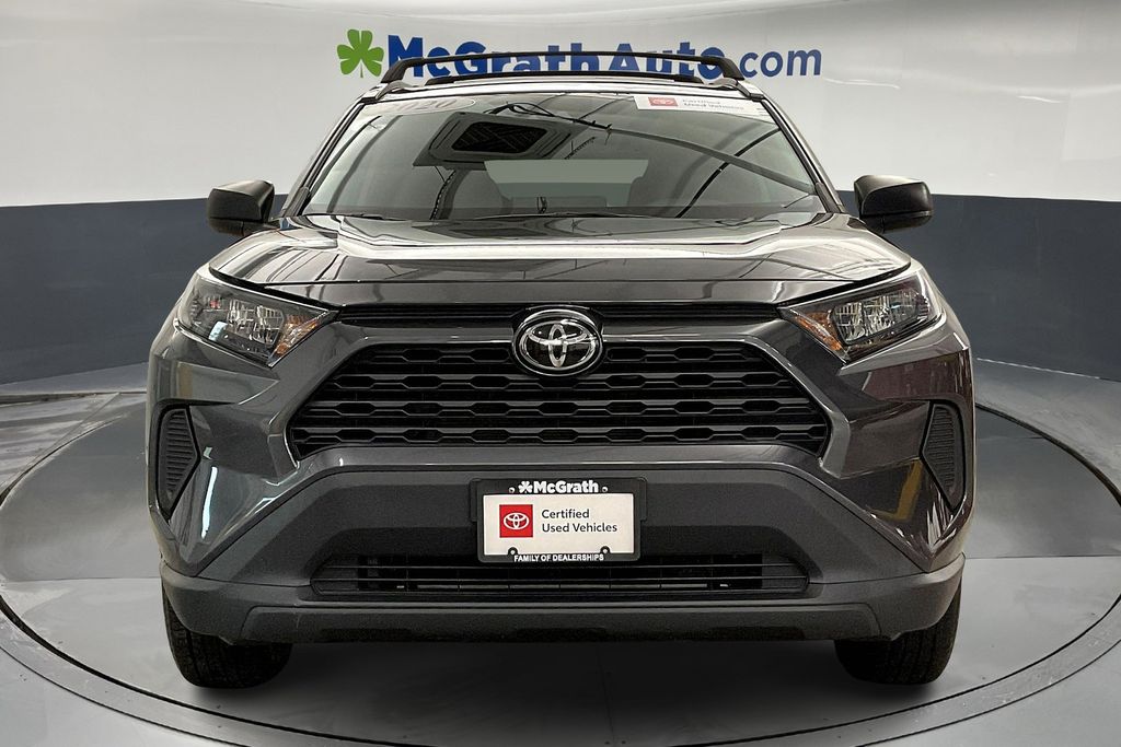 2020 Toyota RAV4 LE photo 3
