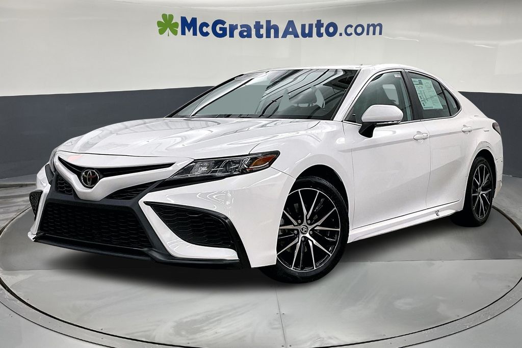 2022 Toyota Camry SE photo 2