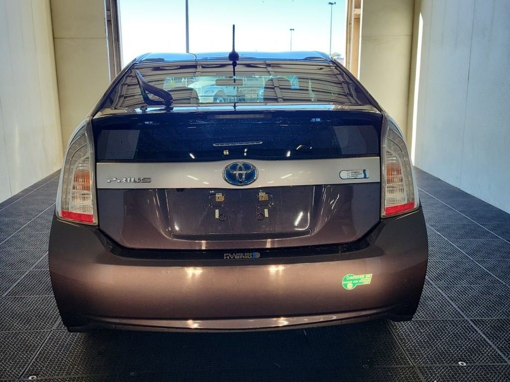 2015 Toyota Prius Plug-in Base photo 2
