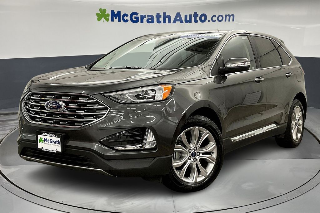 2019 Ford Edge Titanium photo 2