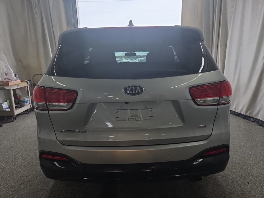 2017 Kia Sorento LX photo 3