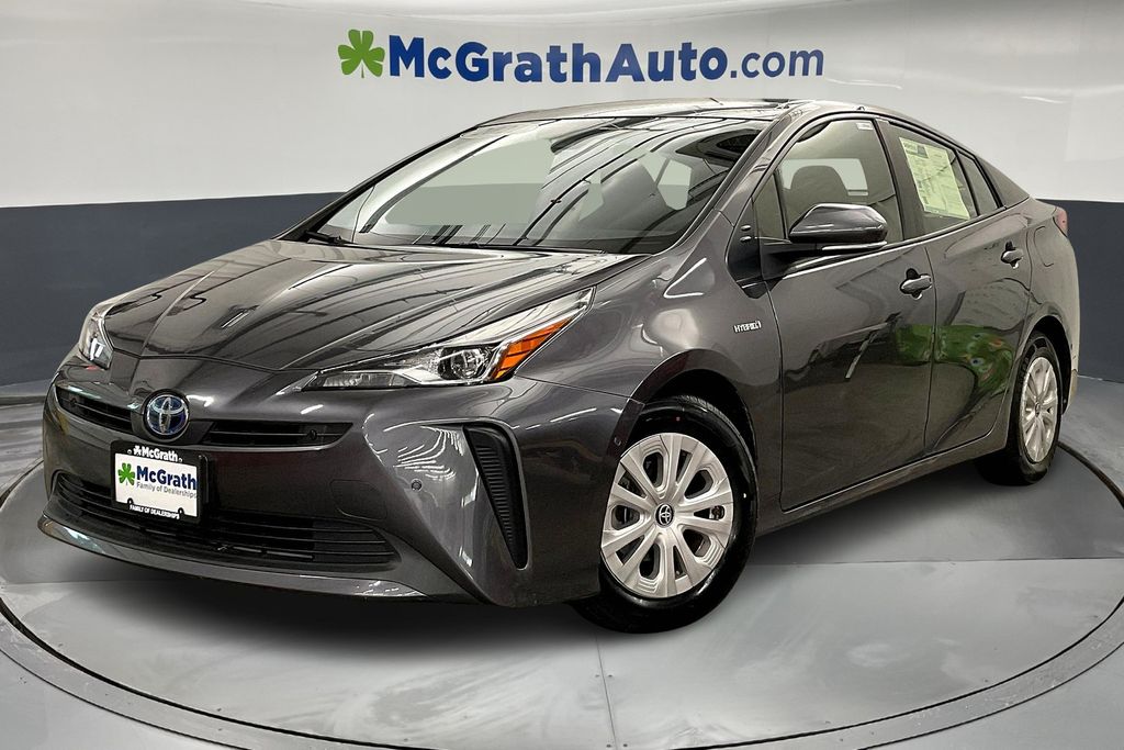 2021 Toyota Prius LE photo 2