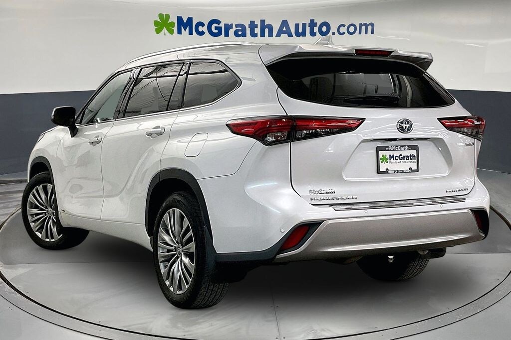 Used 2022 Toyota Highlander Hybrid Platinum SUV