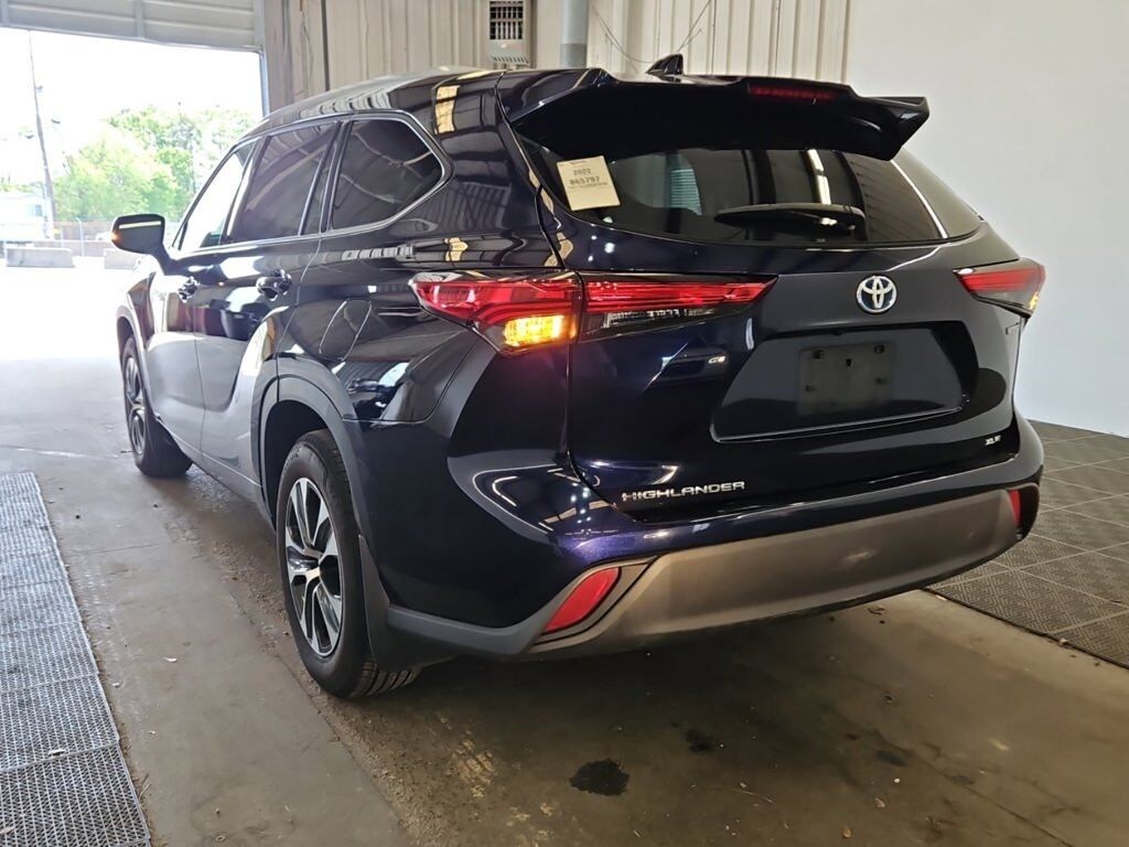 Certified 2022 Toyota Highlander Hybrid XLE SUV