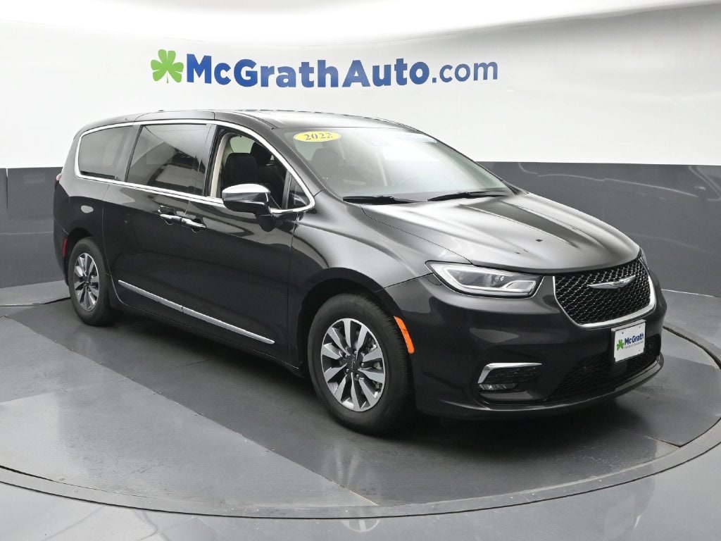 Used 2022 Chrysler Pacifica Hybrid Limited Minivan/Van