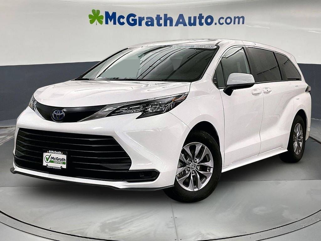 Used 2025 Toyota Sienna LE Minivan/Van