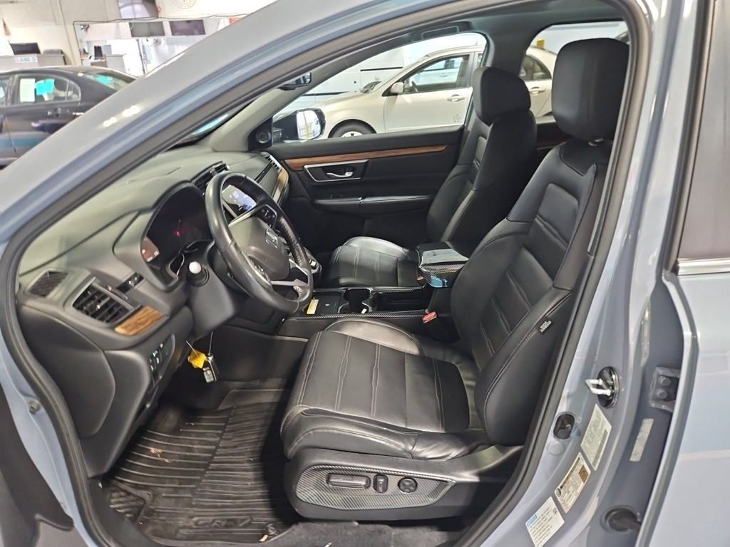 2022 Honda CR-V Hybrid Touring photo 2