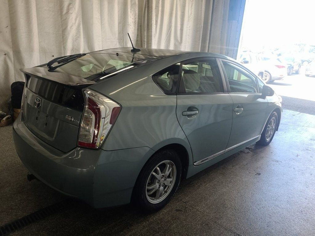 2015 Toyota Prius Four photo 4