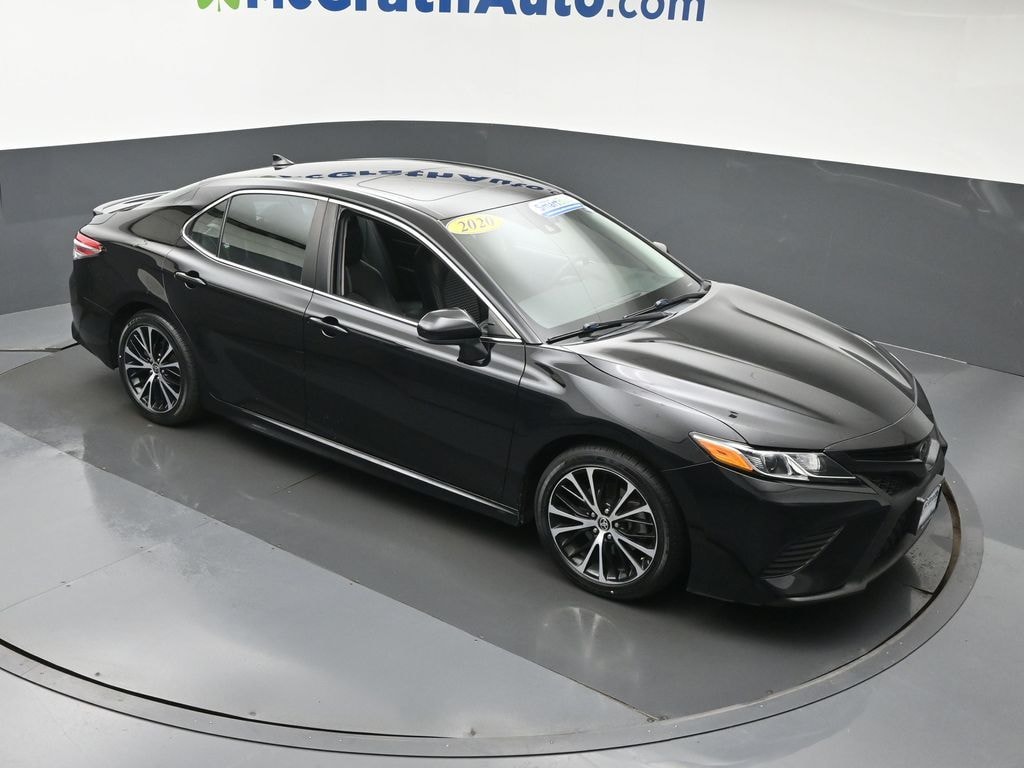 Used 2020 Toyota Camry SE Sedan