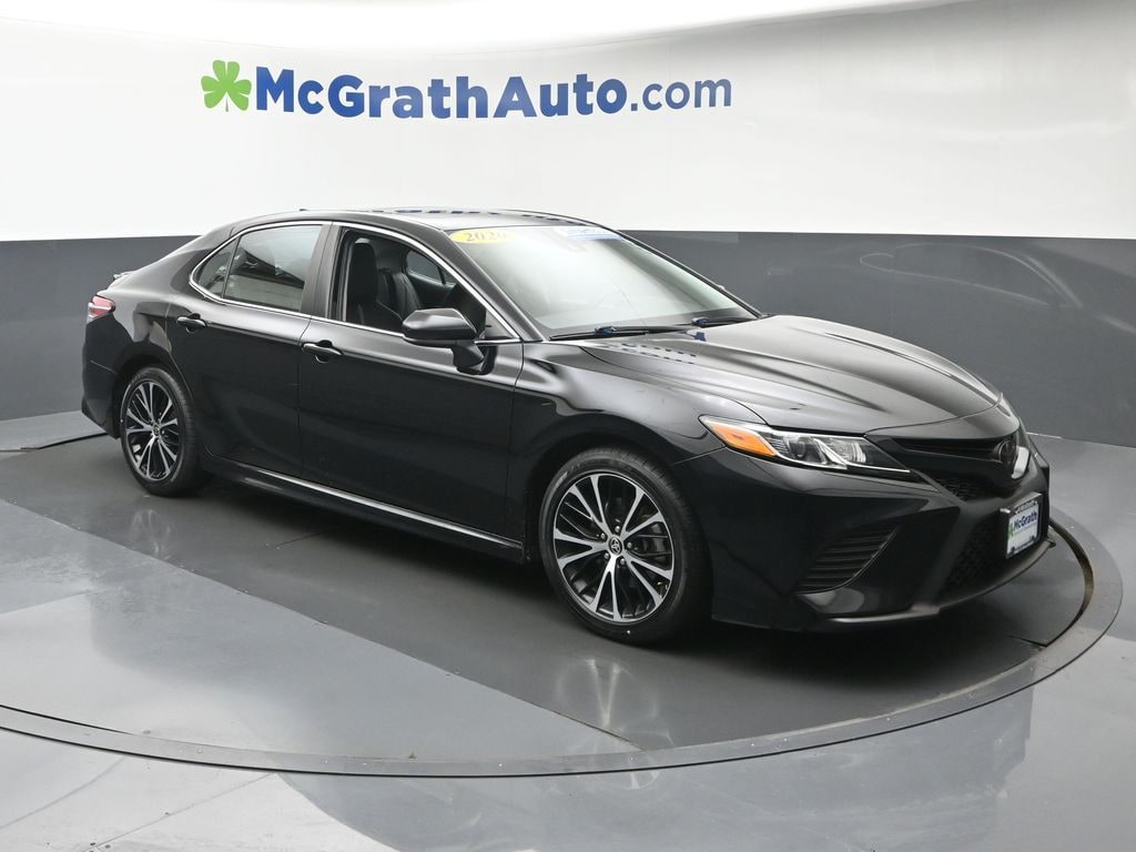 Used 2020 Toyota Camry SE Sedan