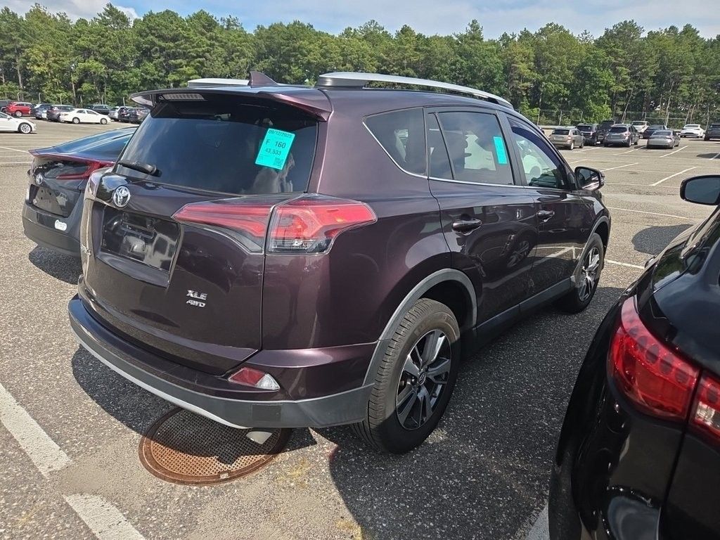 2016 Toyota RAV4 XLE photo 2