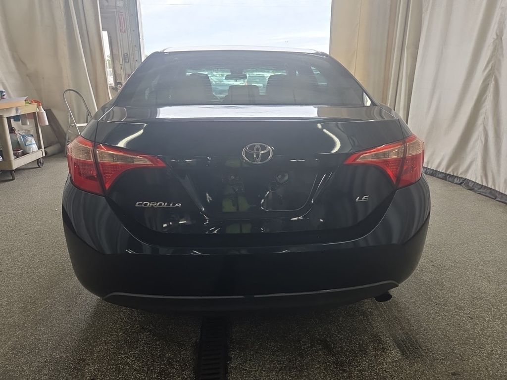 2018 Toyota Corolla LE photo 3