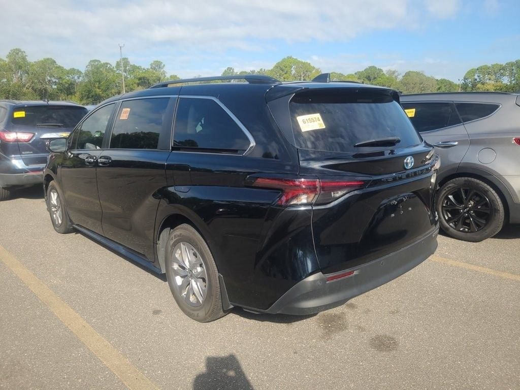 Used 2024 Toyota Sienna XLE Minivan/Van