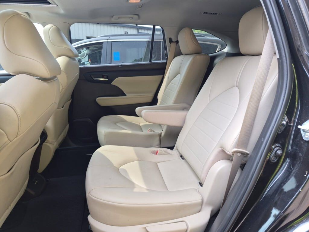 Used 2021 Toyota Highlander Hybrid XLE SUV