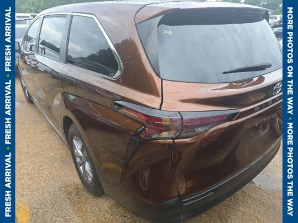 Used 2024 Toyota Sienna XLE Minivan/Van