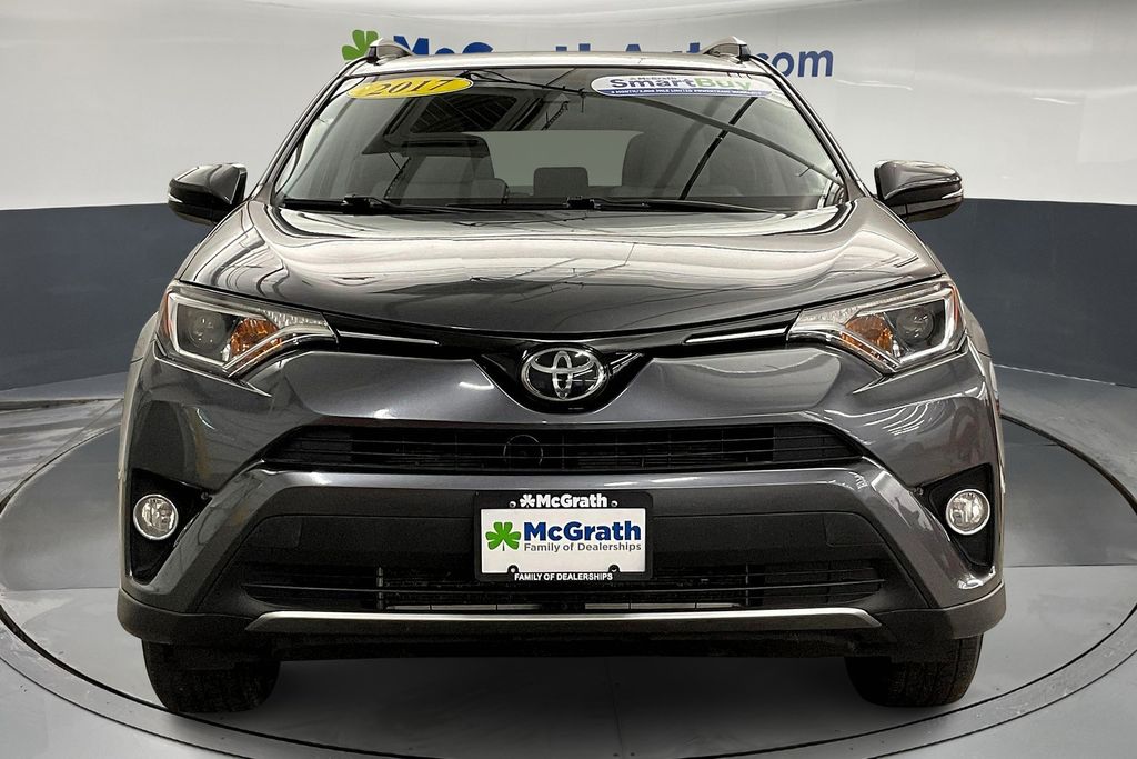 2017 Toyota RAV4 XLE photo 3
