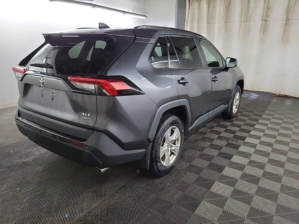 2020 Toyota RAV4 XLE photo 2