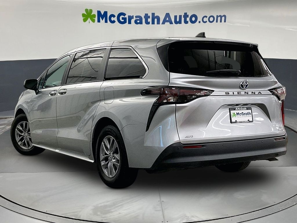 Used 2023 Toyota Sienna XLE Minivan/Van
