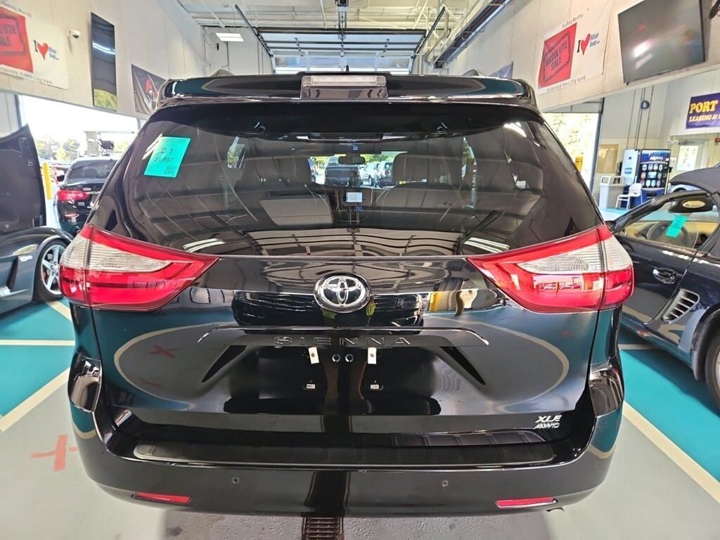 Used 2019 Toyota Sienna XLE Premium Minivan/Van