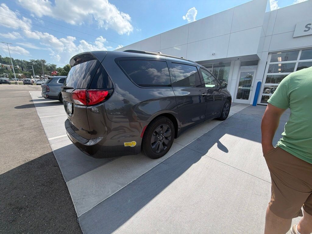 Certified 2020 Chrysler Pacifica Hybrid Limited Minivan/Van