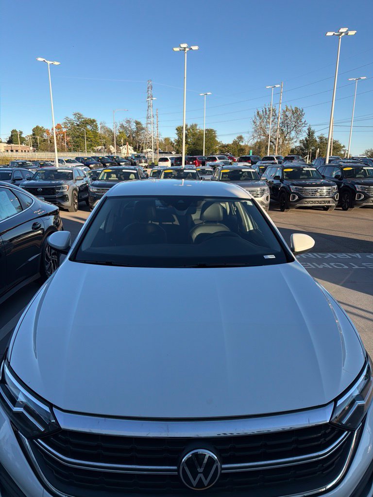 Certified 2024 Volkswagen Jetta 1.5T SE Sedan