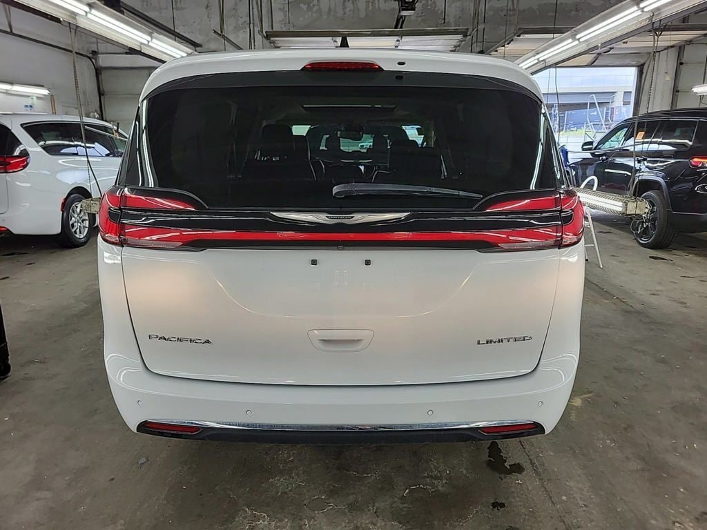 Certified 2024 Chrysler Pacifica Limited Minivan/Van