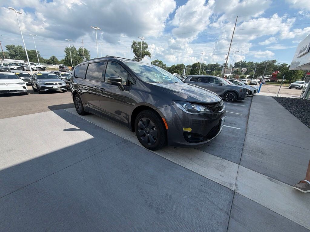 Certified 2020 Chrysler Pacifica Hybrid Limited Minivan/Van