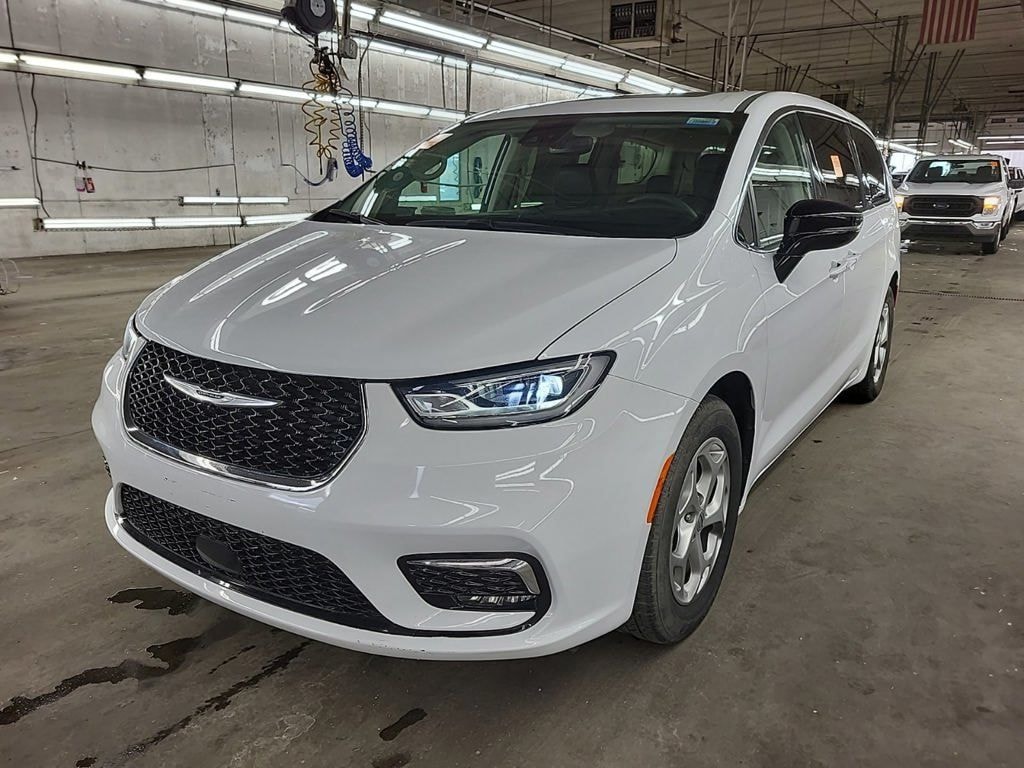 Certified 2024 Chrysler Pacifica Limited Minivan/Van