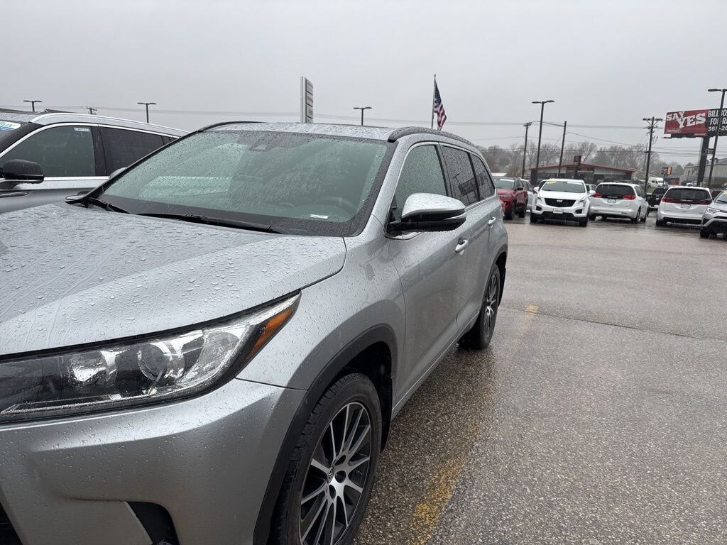 Used 2017 Toyota Highlander SE SUV