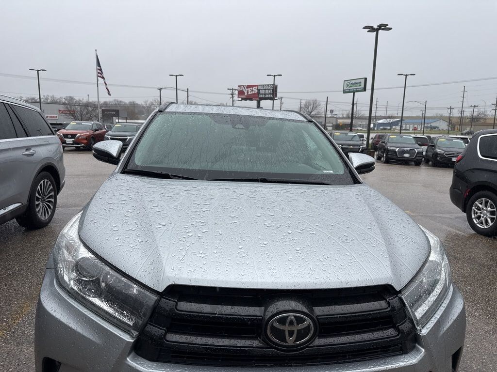 Used 2017 Toyota Highlander SE SUV