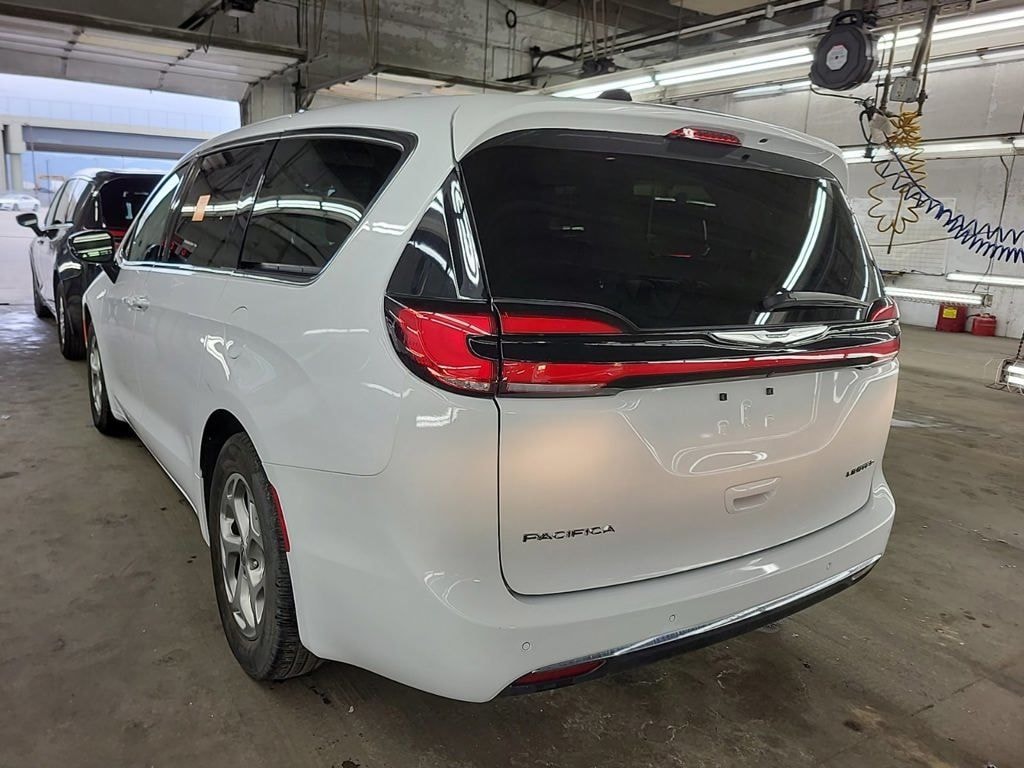 Certified 2024 Chrysler Pacifica Limited Minivan/Van