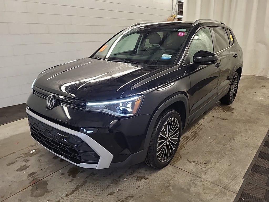 Certified 2025 Volkswagen Taos 1.5T SE SUV