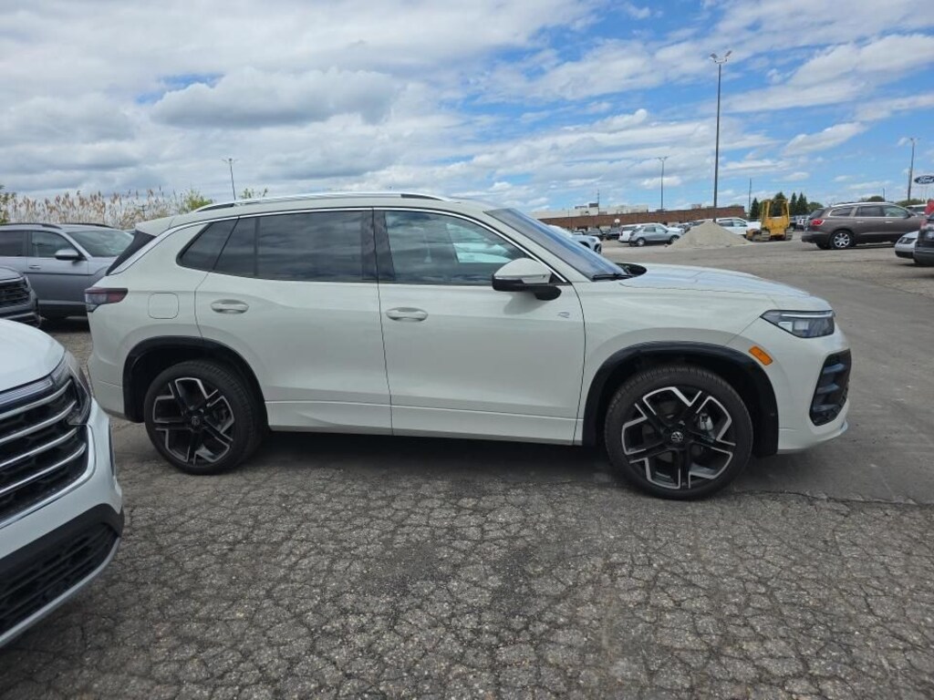 Certified 2025 Volkswagen Tiguan 2.0T SEL R-Line SUV