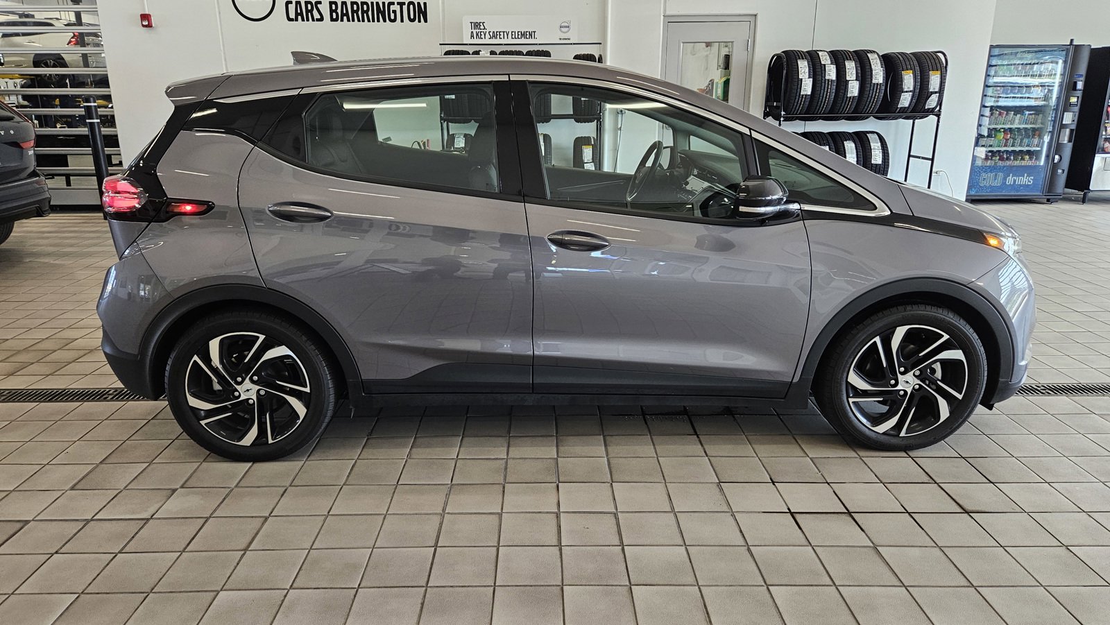 Used 2022 Chevrolet Bolt EV Premier with VIN 1G1FX6S05N4132735 for sale in Barrington, IL