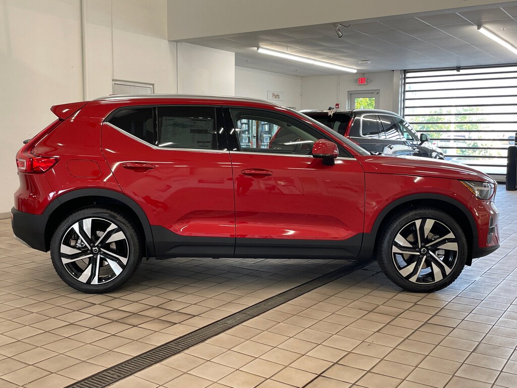 New 2025 Volvo XC40 B5 Plus Bright SUV For Sale/Lease Barrington, IL