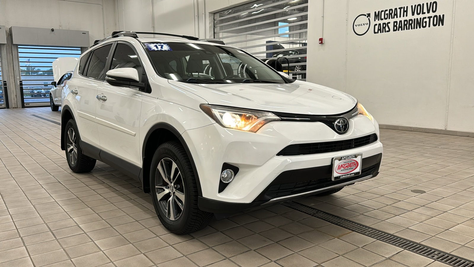 Used 2017 Toyota RAV4 XLE with VIN 2T3RFREV7HW605493 for sale in Barrington, IL