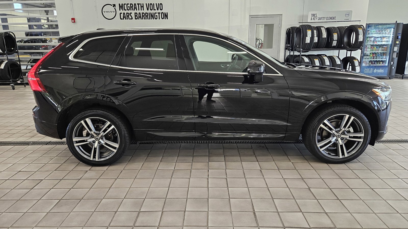 Used 2021 Volvo XC60 Momentum with VIN YV4102RK6M1850636 for sale in Barrington, IL