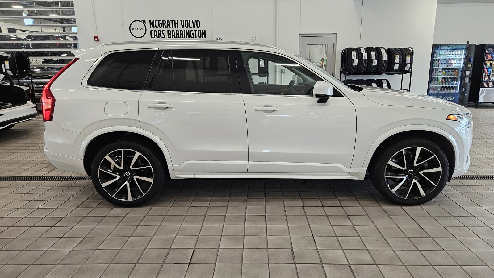 Used 2022 Volvo XC90 Momentum with VIN YV4A221K9N1811594 for sale in Barrington, IL