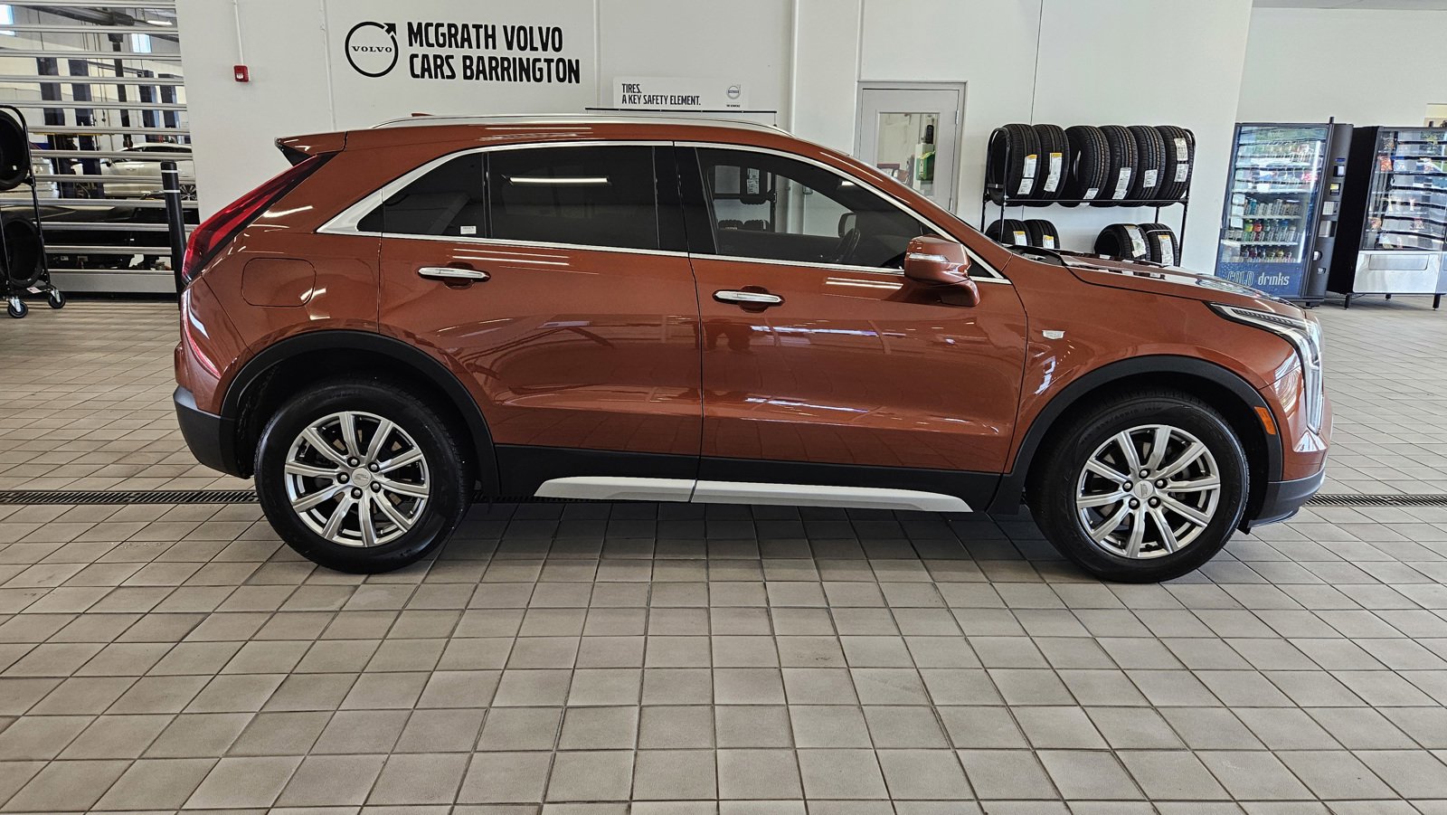 Used 2021 Cadillac XT4 Premium Luxury with VIN 1GYFZDR4XMF003885 for sale in Barrington, IL