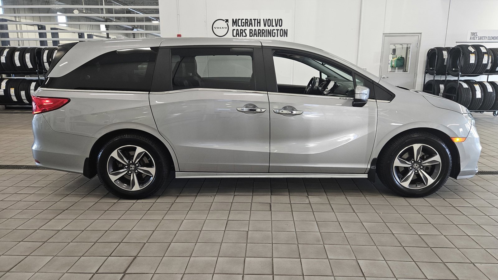 Used 2019 Honda Odyssey Touring with VIN 5FNRL6H85KB019644 for sale in Barrington, IL