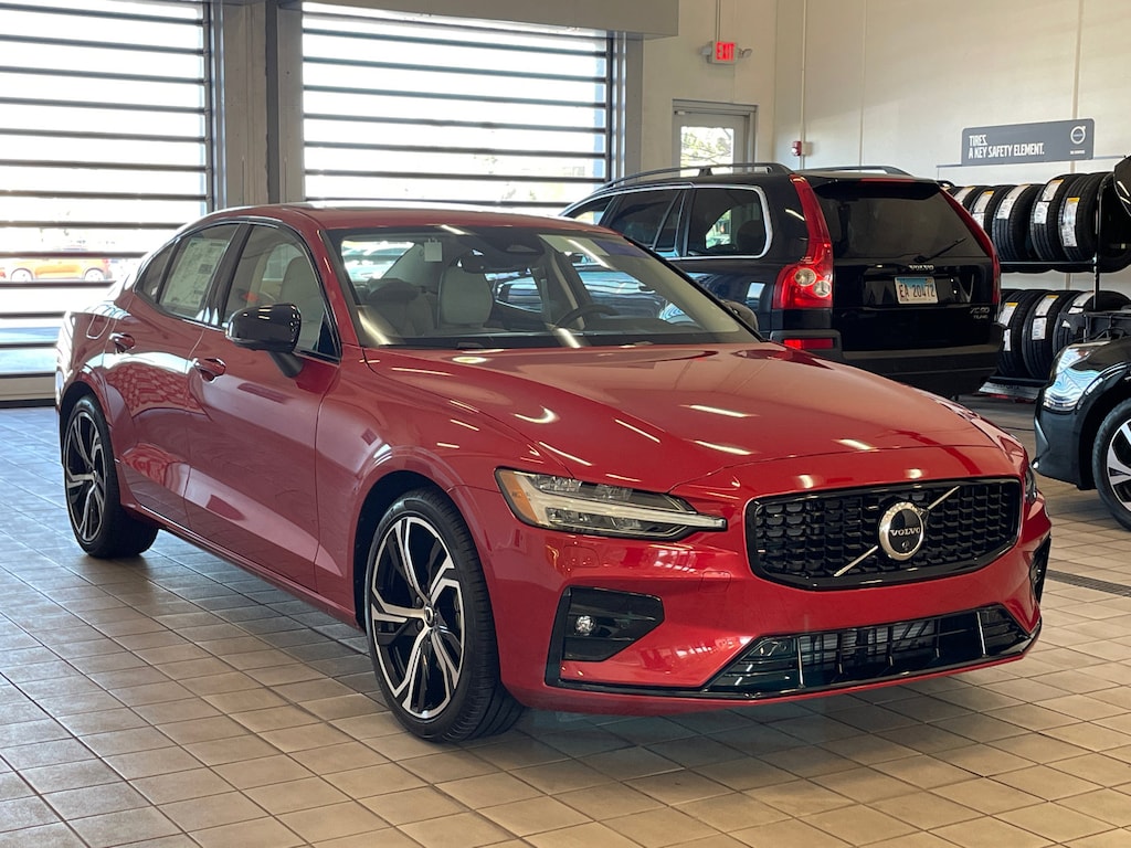 New 2024 Volvo S60 B5 Plus Dark Sedan For Sale/Lease Barrington, IL