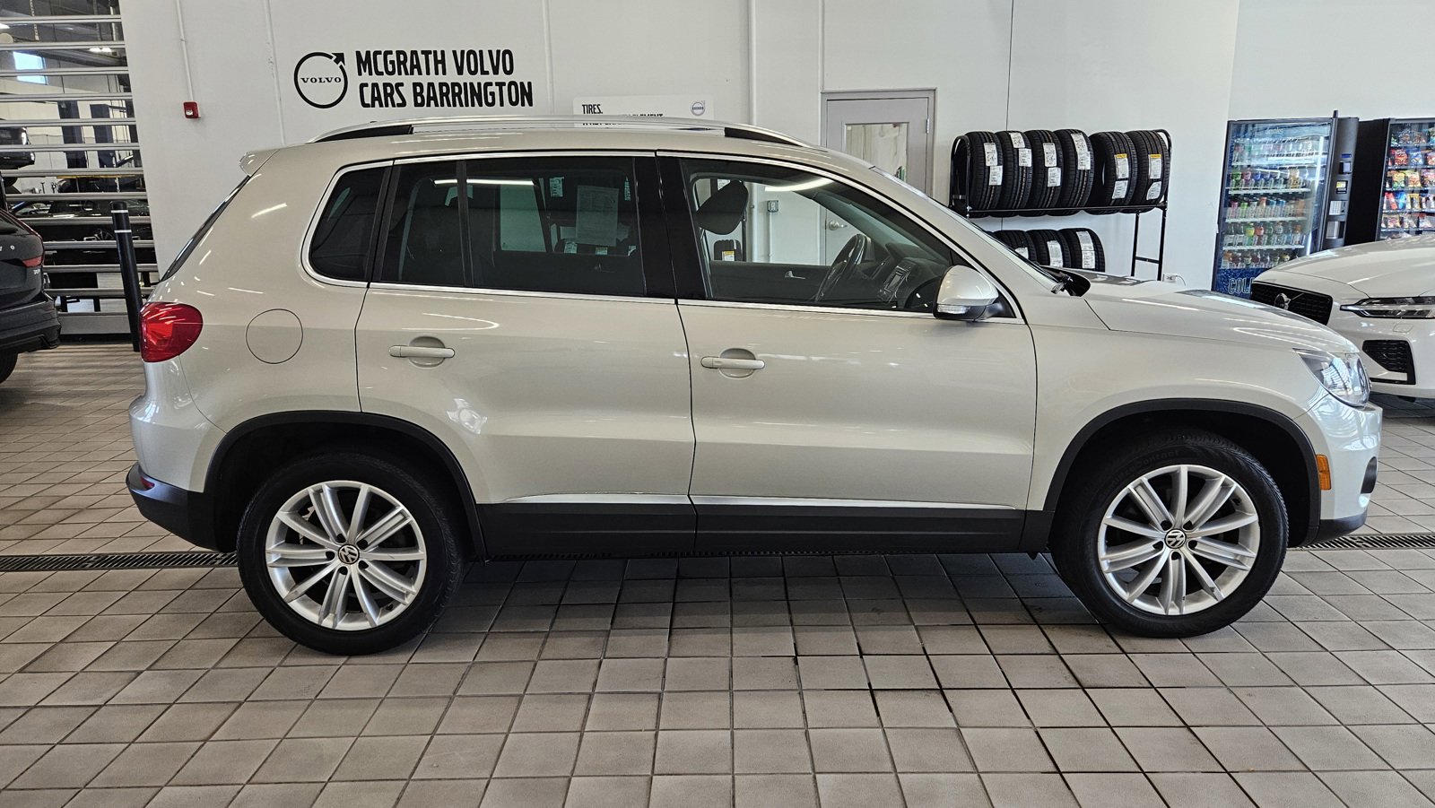 Used 2014 Volkswagen Tiguan SEL with VIN WVGBV3AX5EW619135 for sale in Barrington, IL