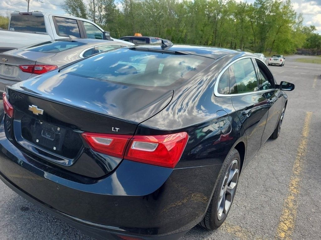 2023 Chevrolet Malibu 1LT photo 2
