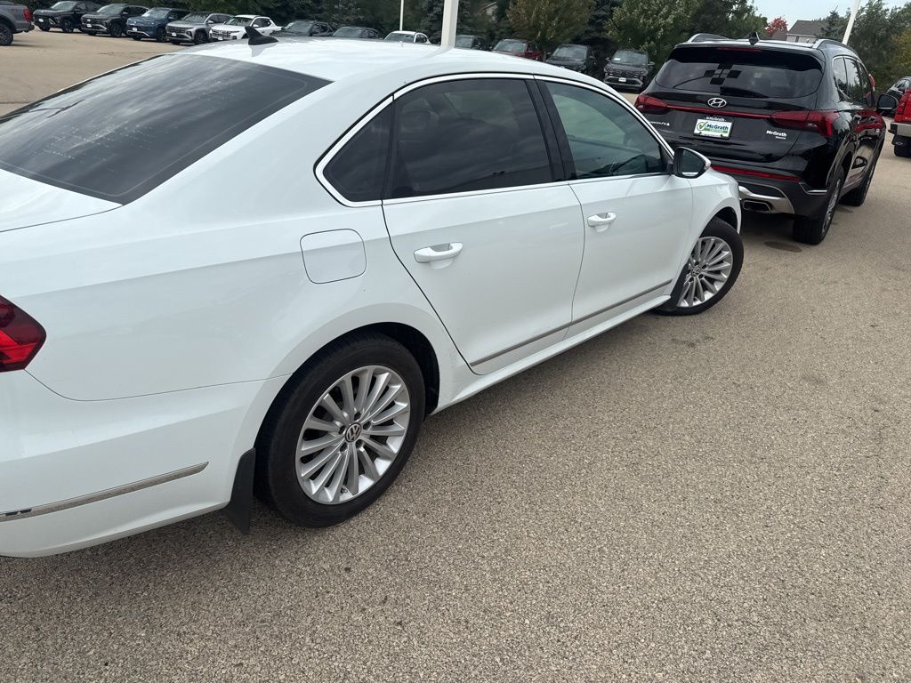 2016 Volkswagen Passat SE photo 4