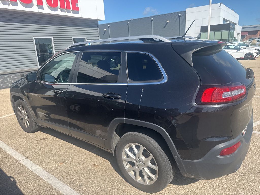 2016 Jeep Cherokee Latitude photo 2