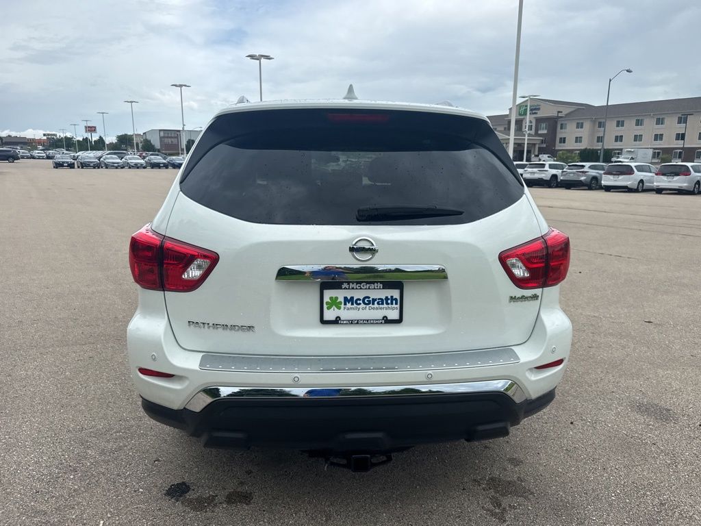 2020 Nissan Pathfinder S photo 4