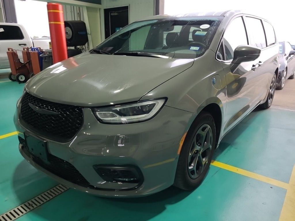2022 Chrysler Pacifica Hybrid Touring L photo 2