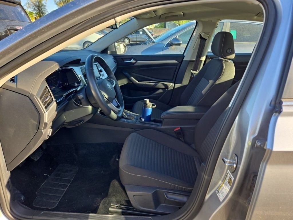 2024 Volkswagen Jetta 1.5T S photo 2